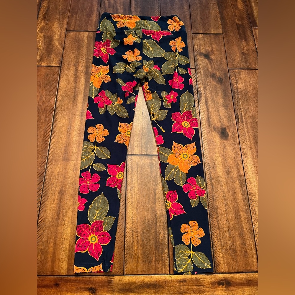 Lularoe Leggings “one size”.  Lightly used. Navy with flowers.